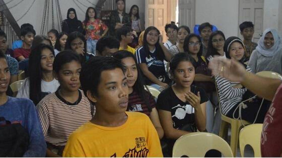 Jóvenes cristianos y musulmanes en un campamento juvenil de Silsilah en su Aldea de la Armonía en 2019