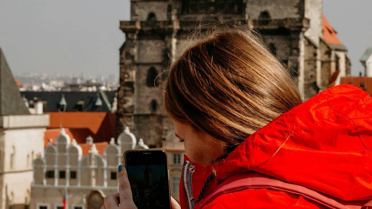La aplicación 'Horario de misas' es particularmente útil en viajes. En la imagen, la iglesia de Nuestra Señora de Tyn, en Praga (República Checa). Foto: Hanna Balan / Unsplash (detalle).