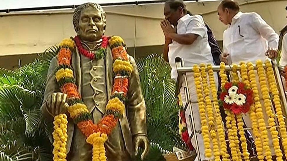 Los reconocimientos a Louis Braille son continuos y universales desde su muerte. El 4 de enero de 2023 fue inaugurada una estatua en homenaje a Louis Braille en la ciudad de Hyderabad (India). Foto: captura T News.