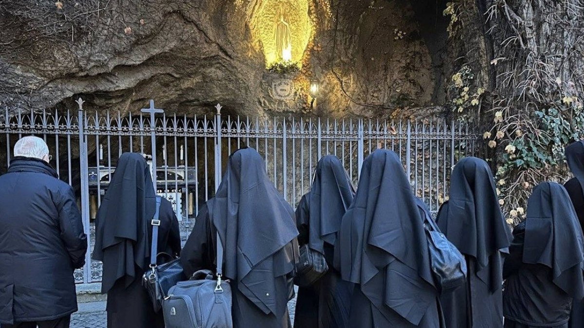 Han sido siete monjas argentinas de la Orden Benedictina provenientes de la Abadía de Santa Escolástica de Victoria (provincia de Buenos Aires, diócesis de San Isidro).