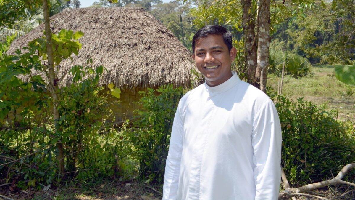 El diácono y próximo sacerdote, Santosh Kumar, en la parroquia Nuestra Señora del Perpetuo Socorro (Kalapahad, Andamán).