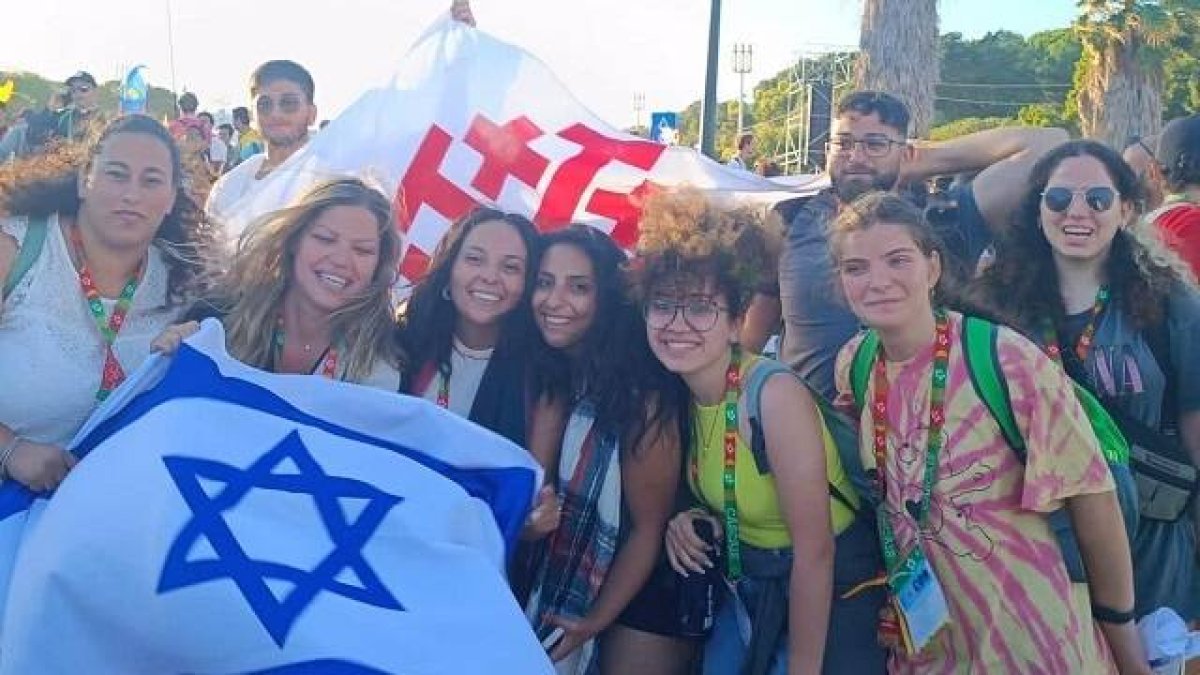 Jóvenes de parroquias israelíes en la JMJ de Lisboa con la parroquia de Israel y de Tierra Santa