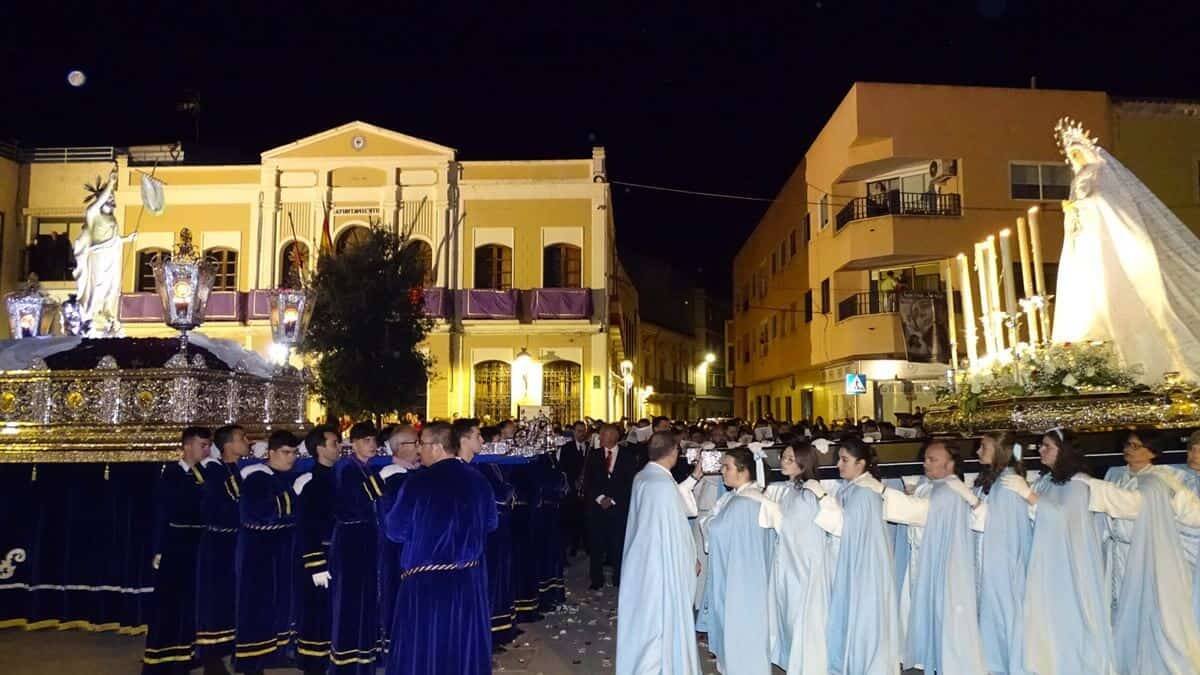 Un momento sobre el que los Evangelios guardan un delicado silencio: el reencuentro entre Jesús Resucitado y su Madre Santísima. Procesión del Encuentro en Quintanar de la Orden (Toledo). Foto: Ayuntamiento de Quintanar de la Orden.