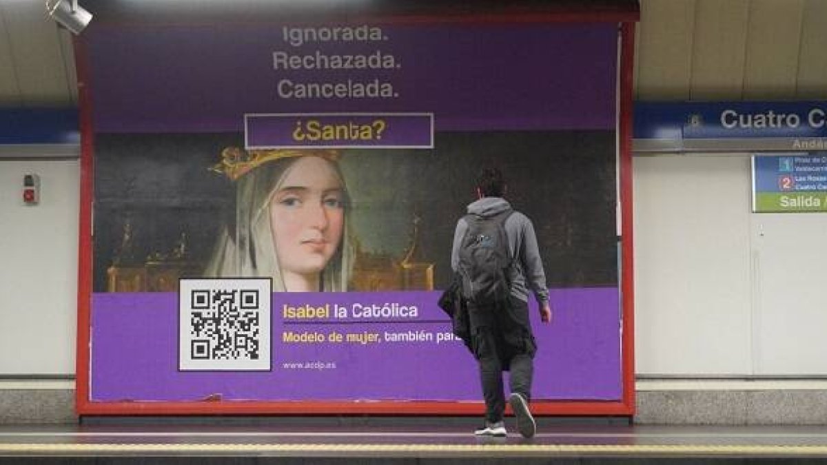 Campaña sobre Isabel la Católica en marquesinas del metro de Madrid