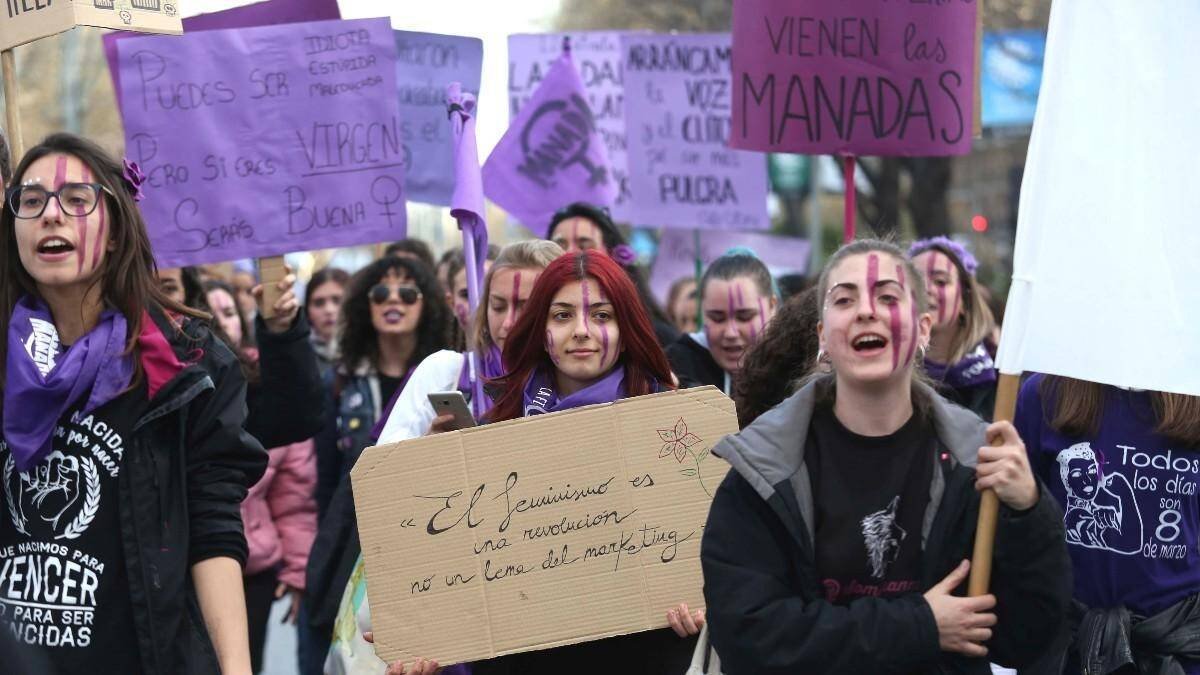 El número de mujeres que aseguran ser feministas se desploma en España en estos últimos años