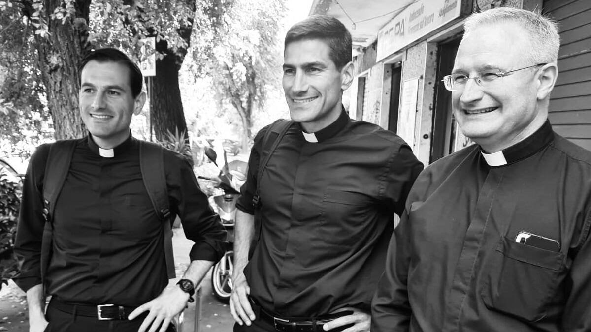 Desde hace unos días, Pablo, Rafael y Pedro son mucho más que hermanos: los tres son sacerdotes, tras la ordenación de este último el 25 de mayo en Roma.