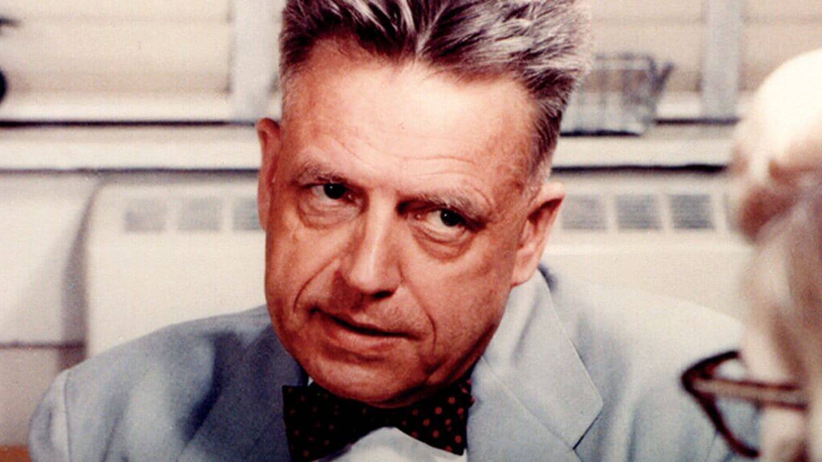 Alfred Kinsey (1894-1956), zoólogo ateo autor de unos estudios metodológicamente cuestionables y cuestionados que se utilizaron como coartada 'científica' para la revolución sexual de los años 60 y 70.