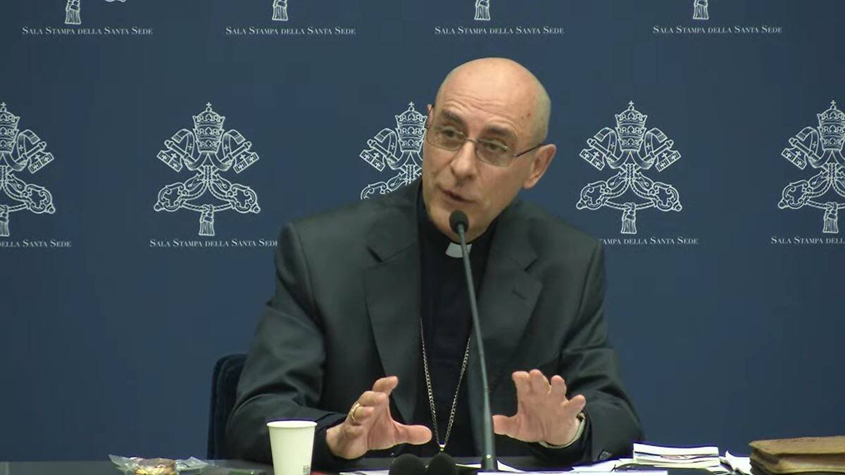 Fernández afirmó sentirse 'horrorizado' al leer comentarios de católicos que bendecían las leyes antigay promulgadas por el gobierno militar de tal país: 'Cuando leí eso me quería morir'.