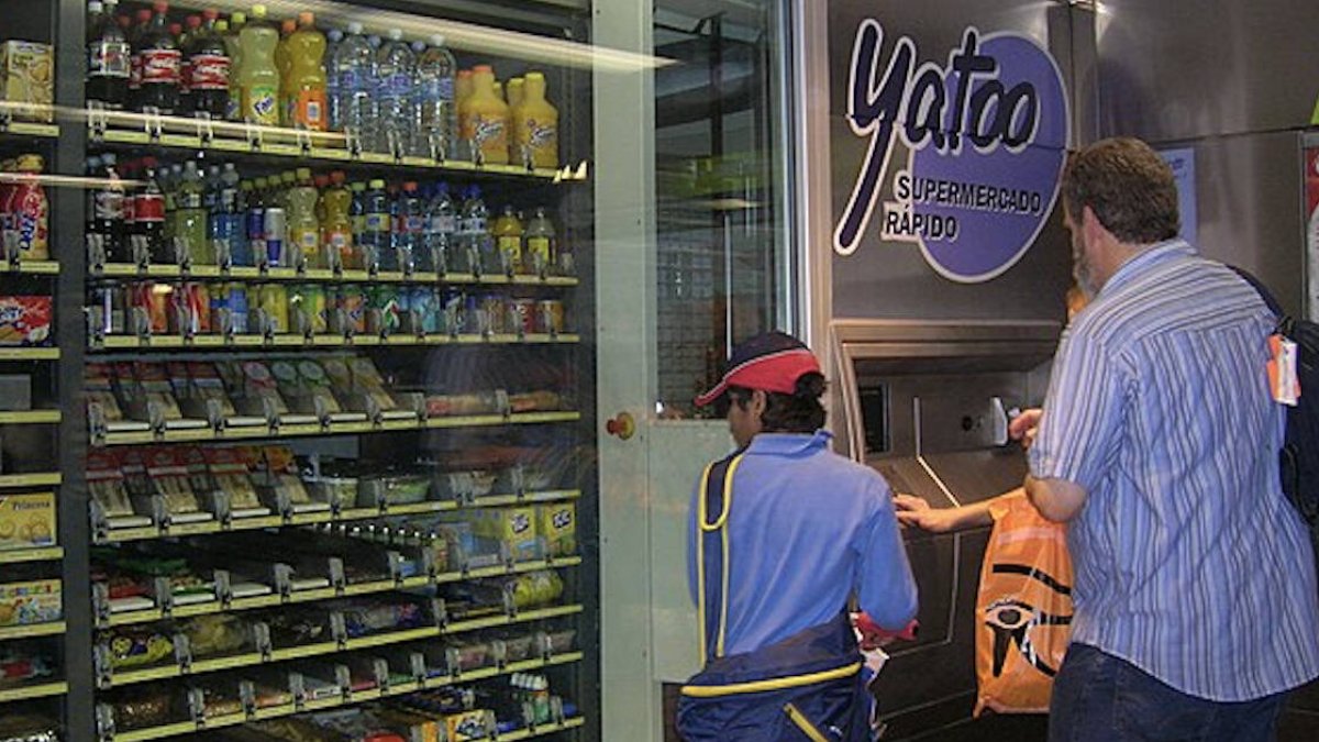 El cierre total de las tiendas los domingos es, sin embargo, una costumbre arraigada en la cultura alemana. Antes de la caída del Muro era una norma estricta en Alemania Occidental y, un poco más flexible en la RDA.