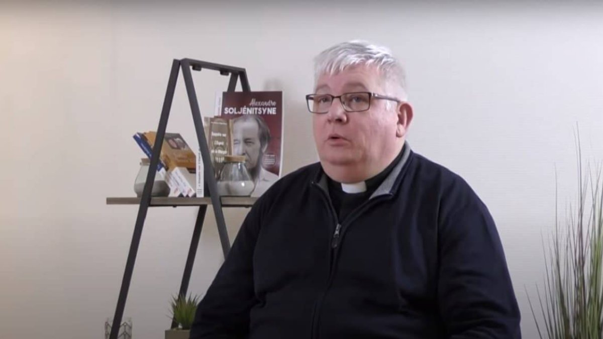 El padre Thibaut experimentó una conversión fulminante y pasó del satanismo al sacerdocio