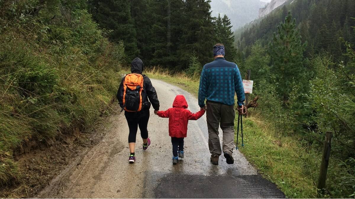 El camino de las familias españolas ha sido duro y empinado, con rupturas, soledad, infecundidad... foto de Alberto Casetta en Unsplash
