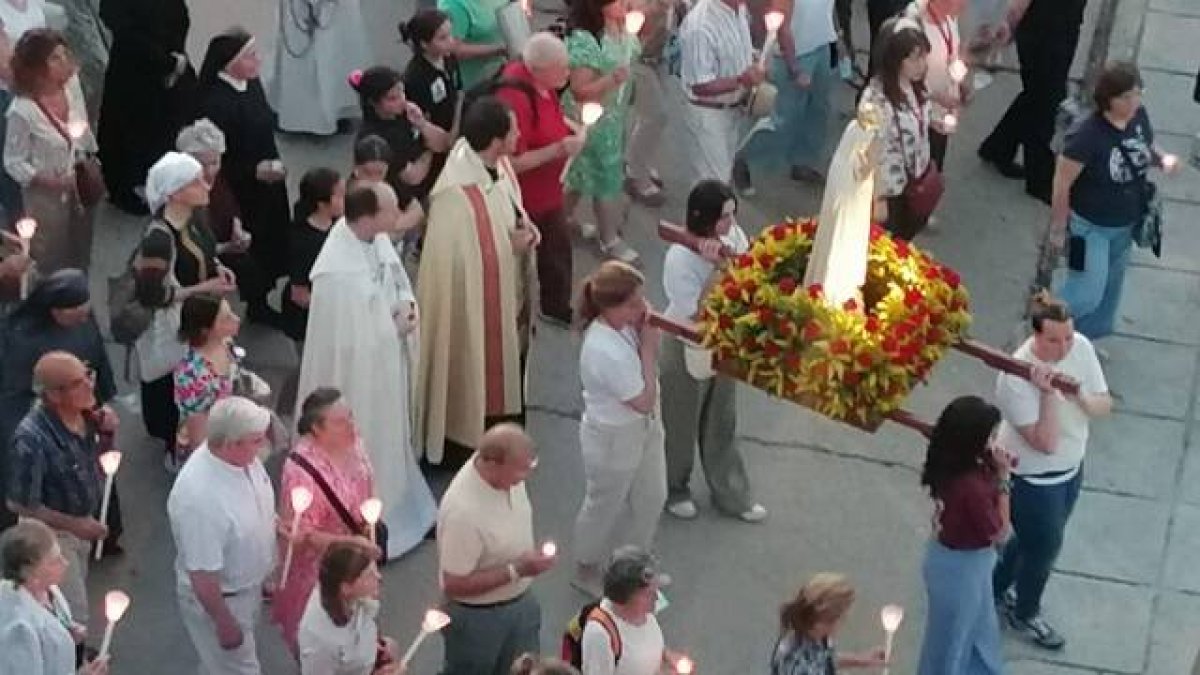 Procesión con el Inmaculado Corazón de María en 2023 en el cerro de los Ángeles
