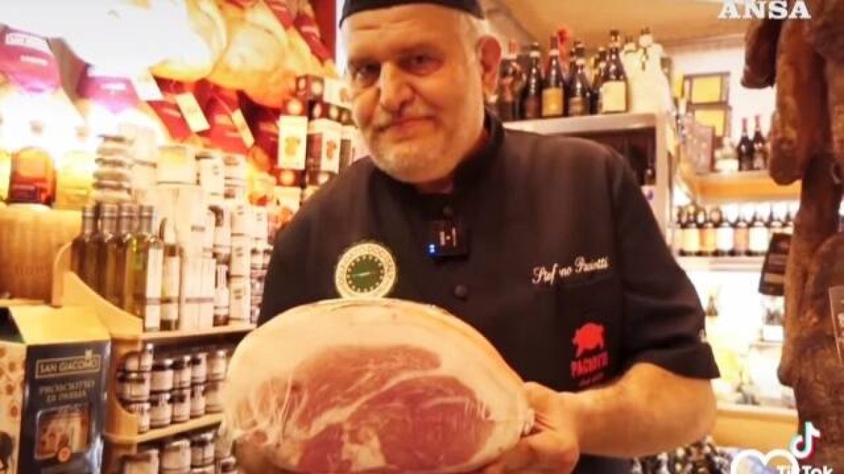 Stefano Paciotti, propietario de la icónica charcutería italiana Paciotti, fue felicitado en persona por el Papa Francisco.