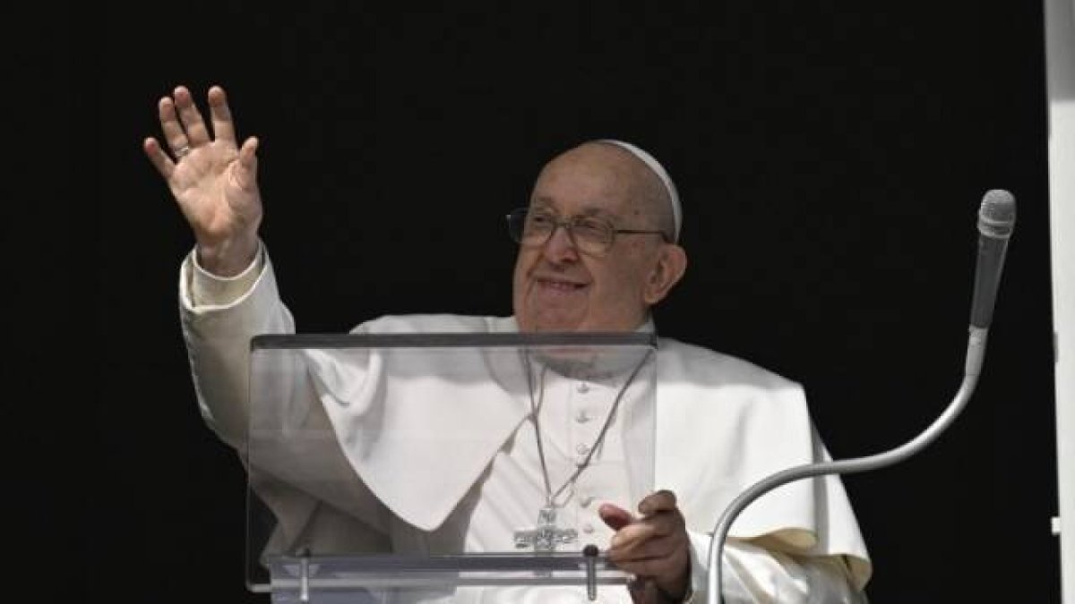 `Hoy la guerra es en sí misma un crimen contra la humanidad´, afirmó Francisco tras el rezo del Ángelus este 14 de enero.