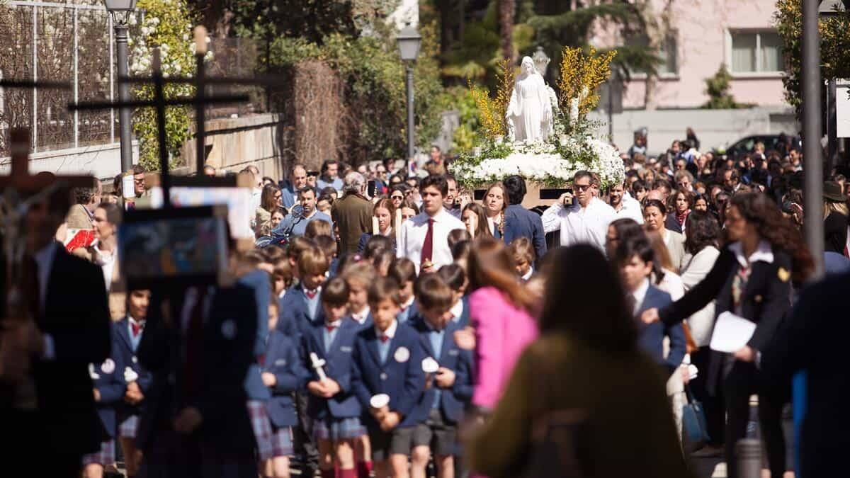 La procesión de 2023 fue la primera y constituyó un gran éxito. Una experiencia muy valiosa de lo que quiere constituirse como una tradición en el barrio.