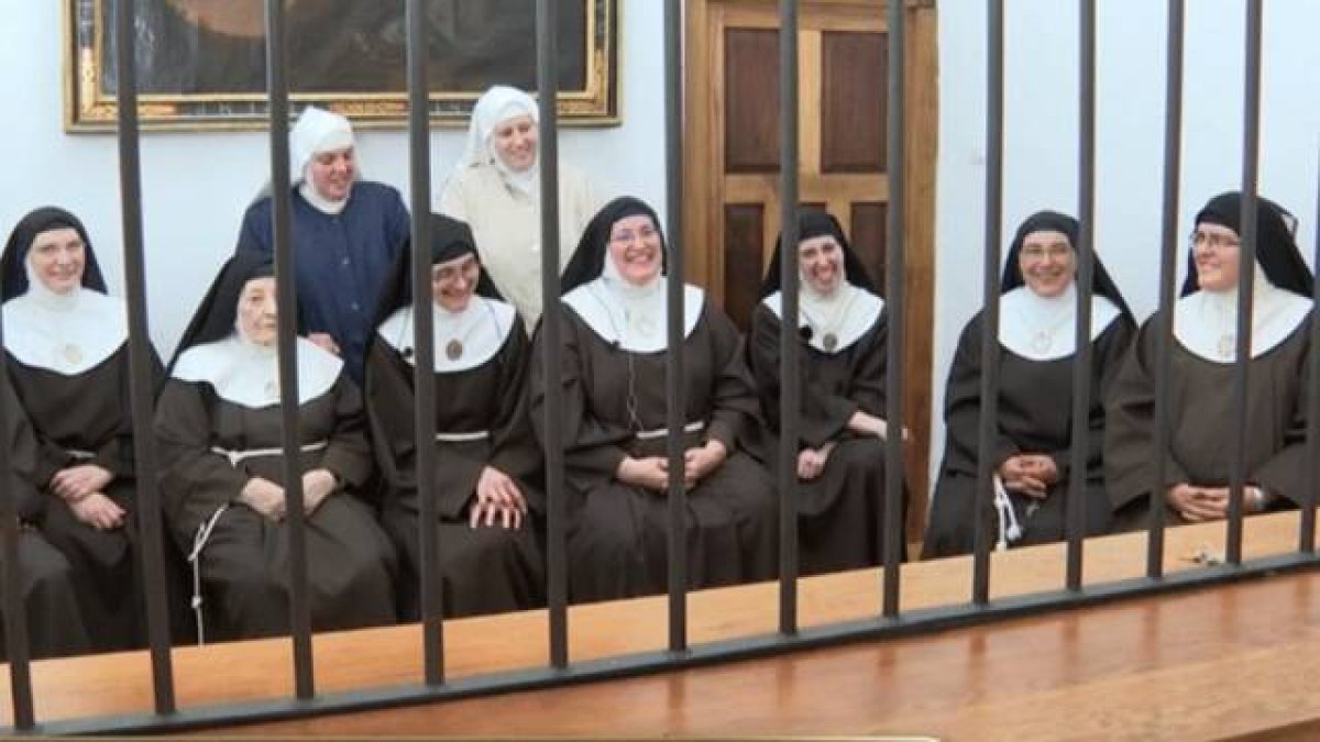 Una cuantiosa deuda y una fuerte crisis económica podrían ser los principales desencadenantes de la polémica surgida en la comunidad de clarisas de Belorado, a la que sus hermanas y las autoridades eclesiásticas invitan a