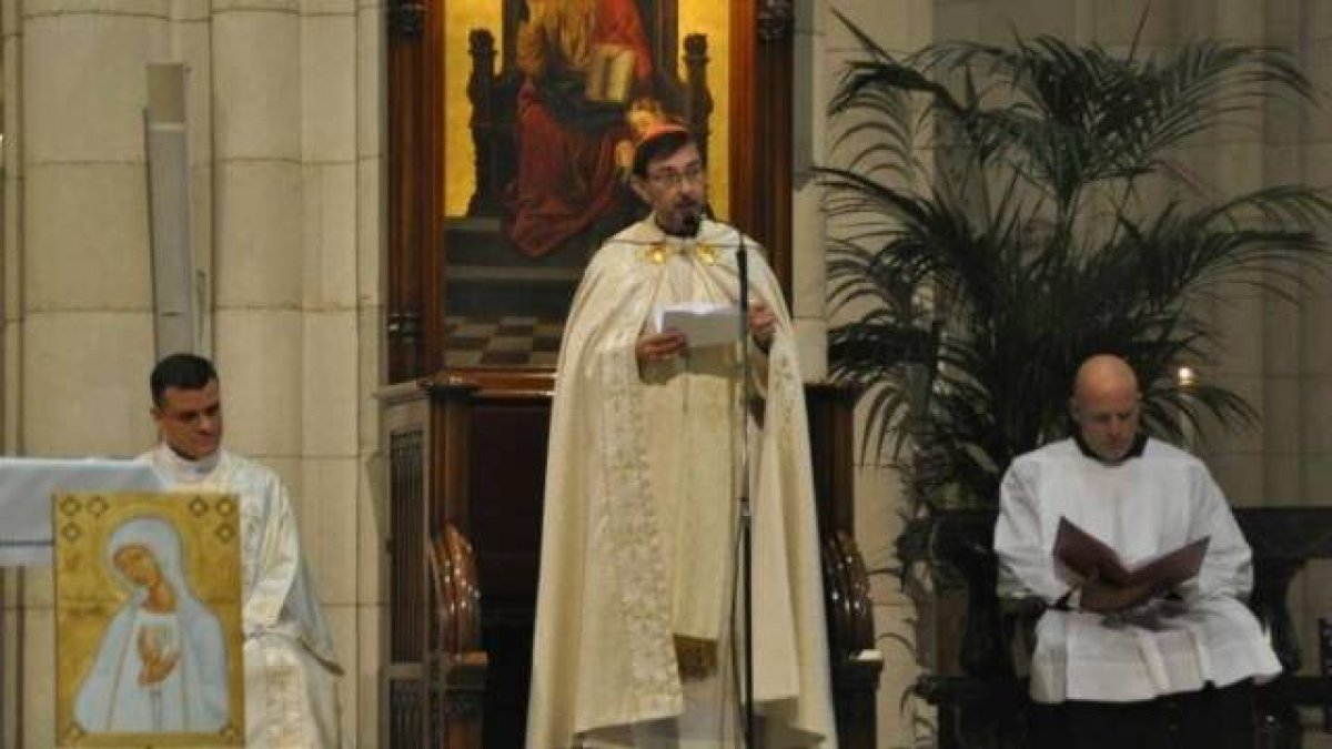 `Pasados los siglos, nuestra Iglesia sigue siendo de mártires, de brotes de esperanza y de una misteriosa unidad. No podemos olvidarlos´, dijo el cardenal José Cobo  durante la noche de los testigos.