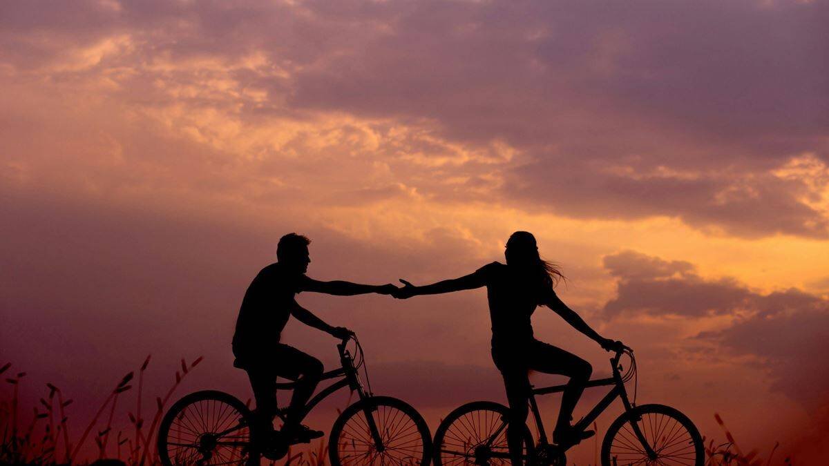 Cuando se expresa físicamente el amor, siempre entregamos algo de nosotros mismos. ¿Puede hacerse algo así con cualquiera? Foto: Everton Vila / Unsplash.