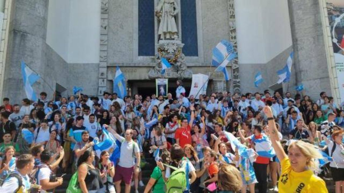 La misa de los argentinos de la Jornada Mundial de la Juventud de 2023, en Lisboa.