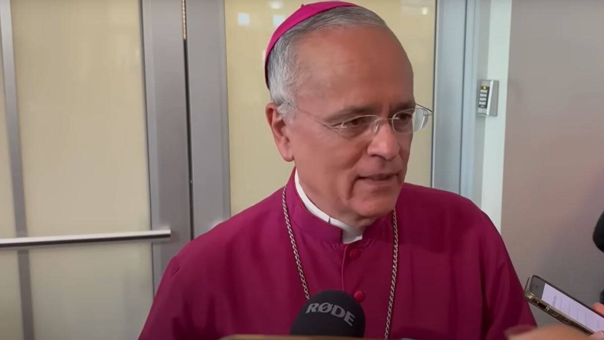El obispo auxiliar de Managua, Silvio Báez, pide a los católicos de todo el mundo que no dejen sola a Nicaragua ni a la Iglesia nicaragüense, cuyos obispos y sacerdotes son detenidos, cuando no deportados.