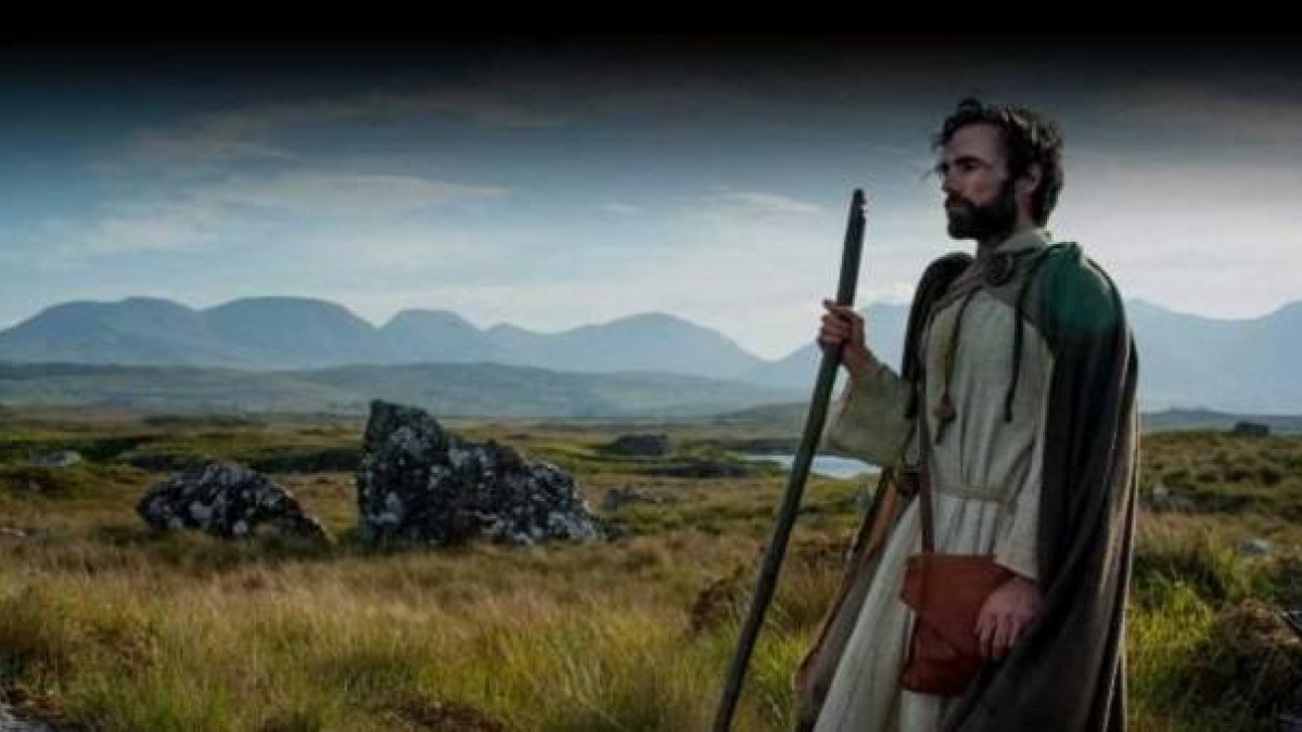 Seán T. Ó Meallaigh interpreta al San Patricio misionero, en su edad madura, el que transformó Irlanda para siempre.