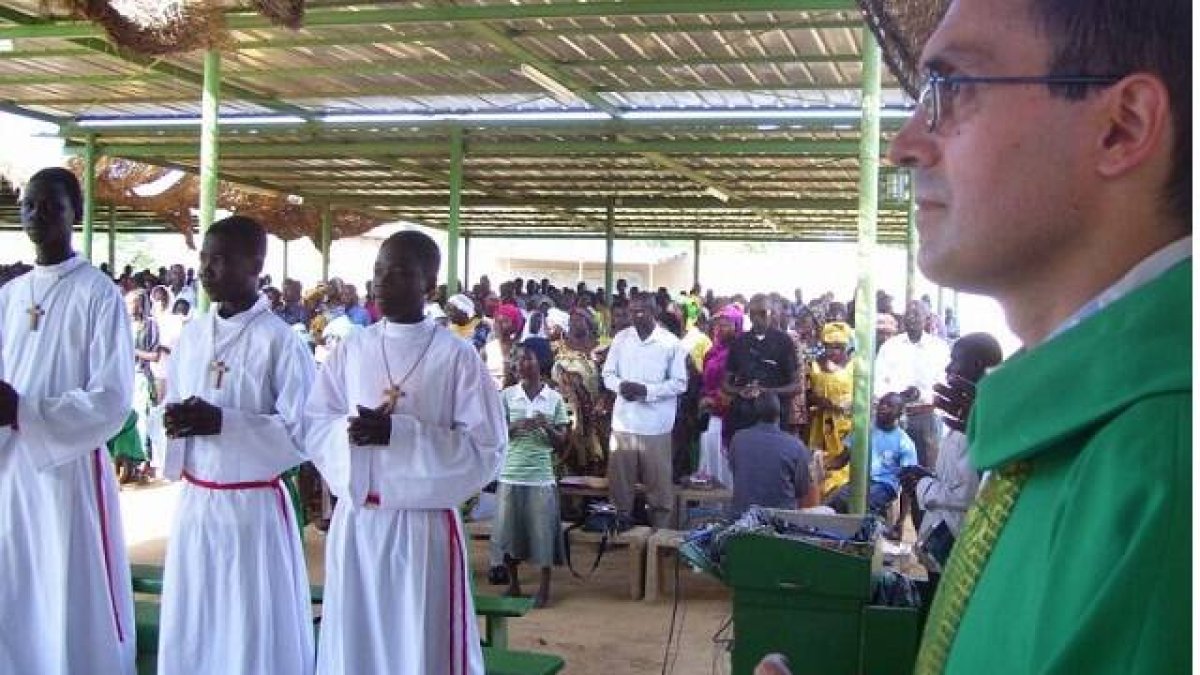 El padre Gambelli, que fue vicario en una diócesis de Chad de 6 parroquias, pasa a ser arzobispo de Florencia