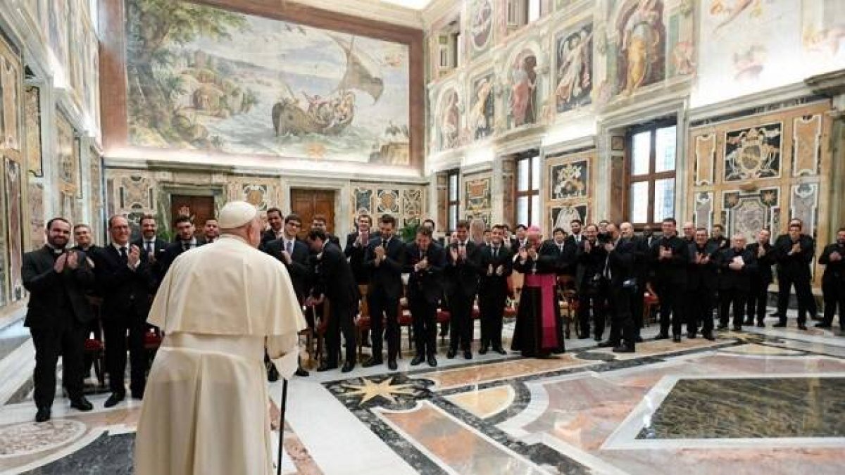 Francisco recibió este sábado en la Sala Clementina del Vaticano a 40 seminaristas del