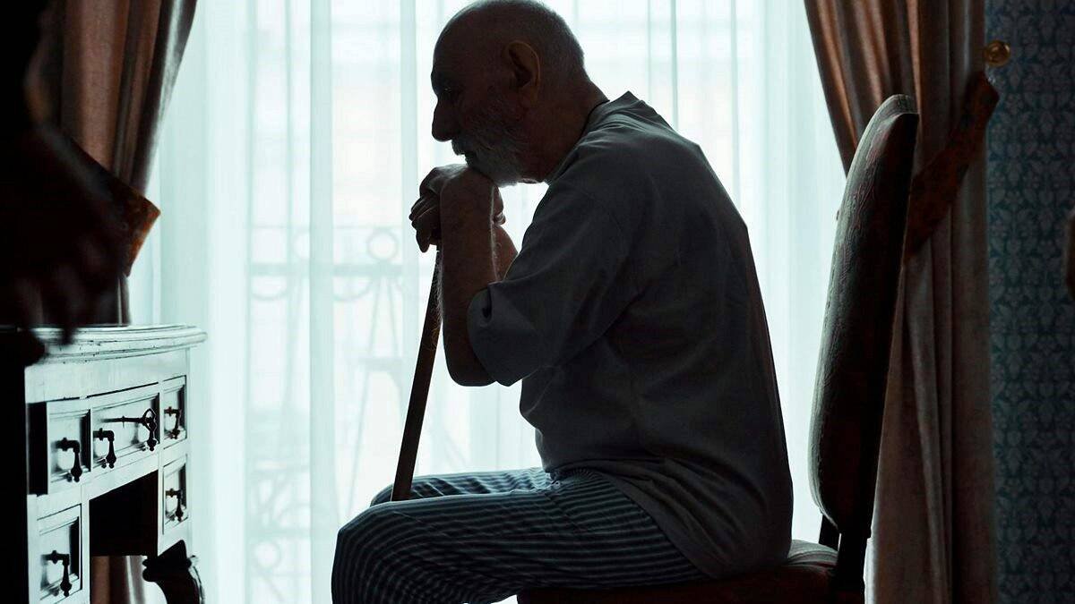 El suegro del filósofo Christopher Kaczor salió del armario y dejó la Iglesia cincuenta años antes de morir. Cuando llegó a sus últimos momentos, había que tomar una decisión. Foto (contextual): Cottonbro Studio / Pexels.