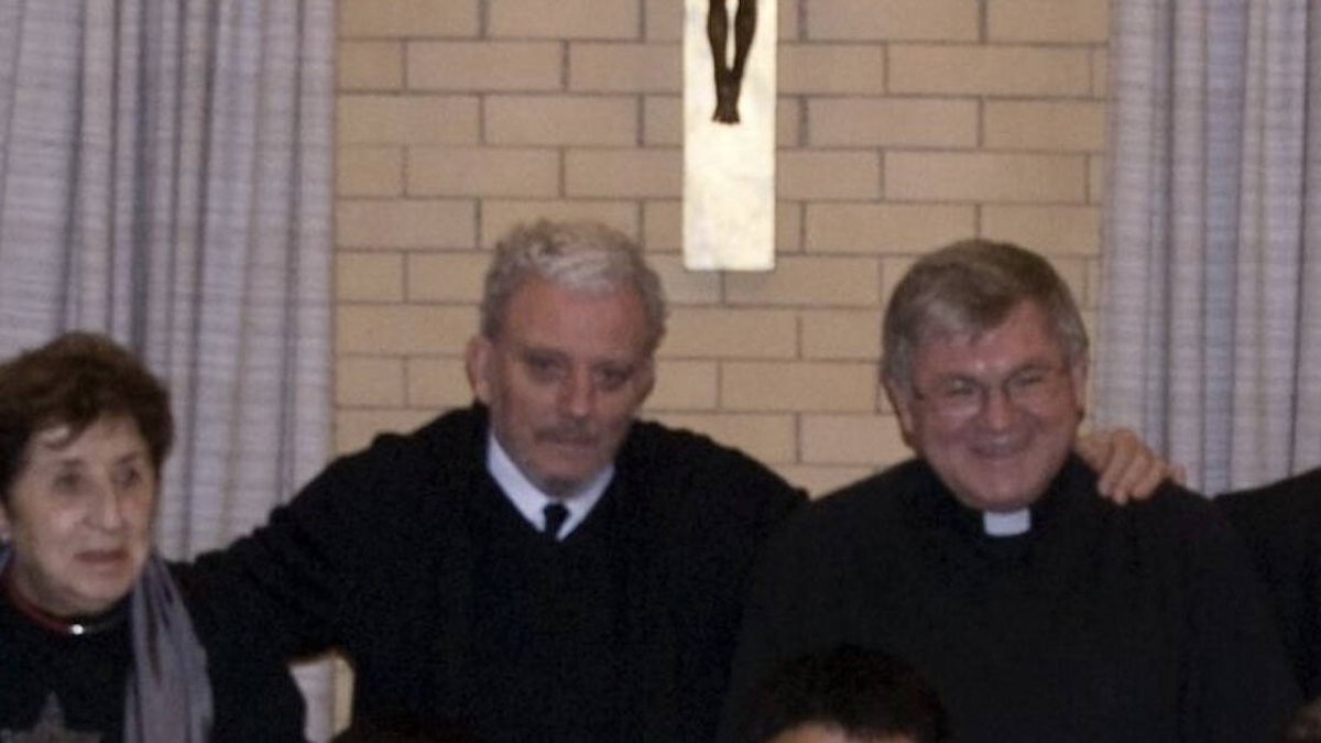 Claudiano ha contribuido a la formación de alrededor 300 sacerdotes que hoy desempeñan su misión en la Diócesis de Roma y en otros Redemptoris Mater del mundo (en la foto: Carmen Hernández, Kiko Argüello y Claudiano).