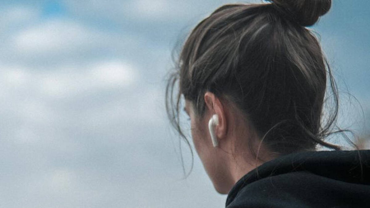 Este hábito de la escucha que mejora el gobierno se debe practicar a todos los niveles. Desde la familia, en el que la escucha es esencial para formar en libertad, hasta el ámbito empresarial de organizaciones más complejas.