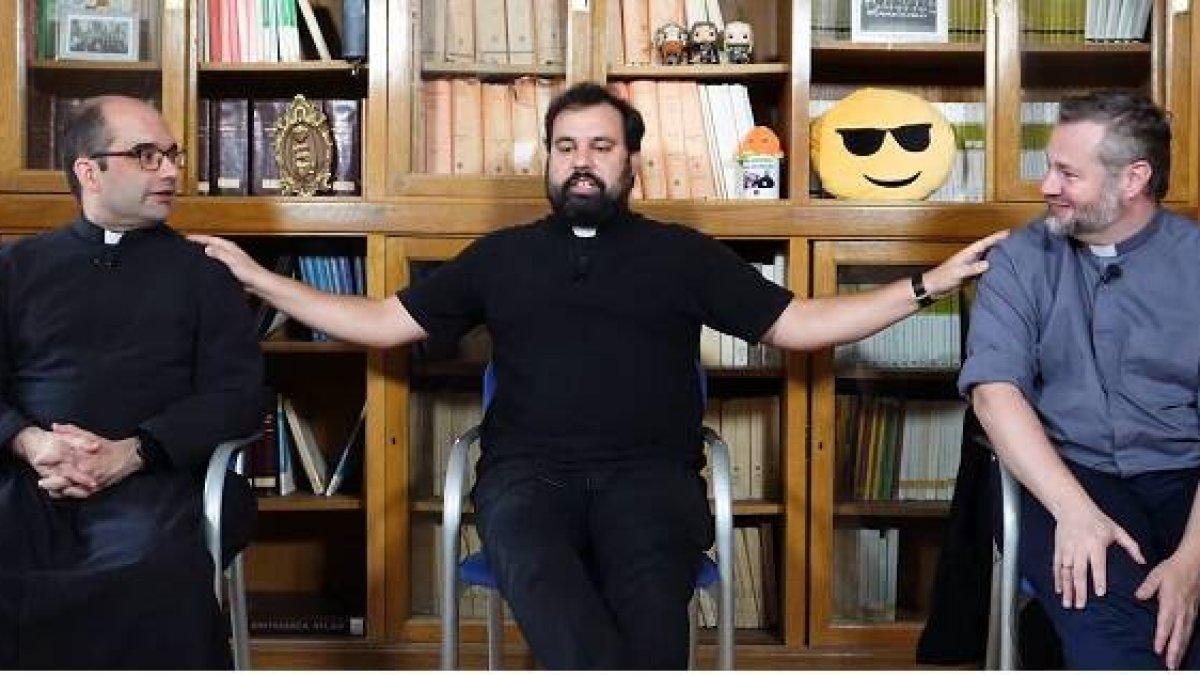Domenech, Bronchalo y Silva son los tres curas de la catequesis desenfadada Red de Redes