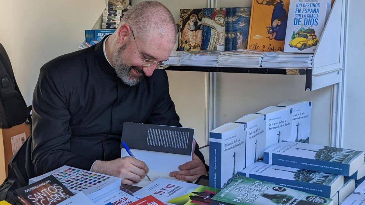 El sacerdote Gabriel Calvo Zarraute desgrana `De Roma a Berlín´ y detalla el proceso de infiltración de doctrinas protestantes en la Iglesia.