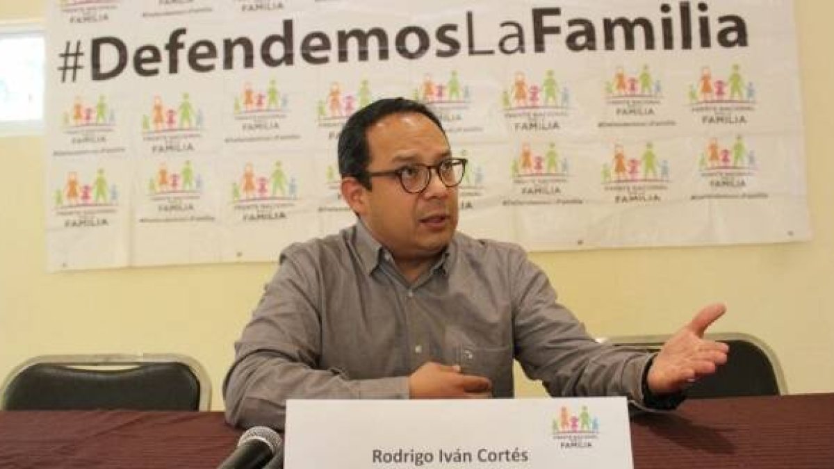 Rodrigo Iván Cortés lidera la alianza de asociaciones Frente Nacional por la Familia y ha sido congresista en México