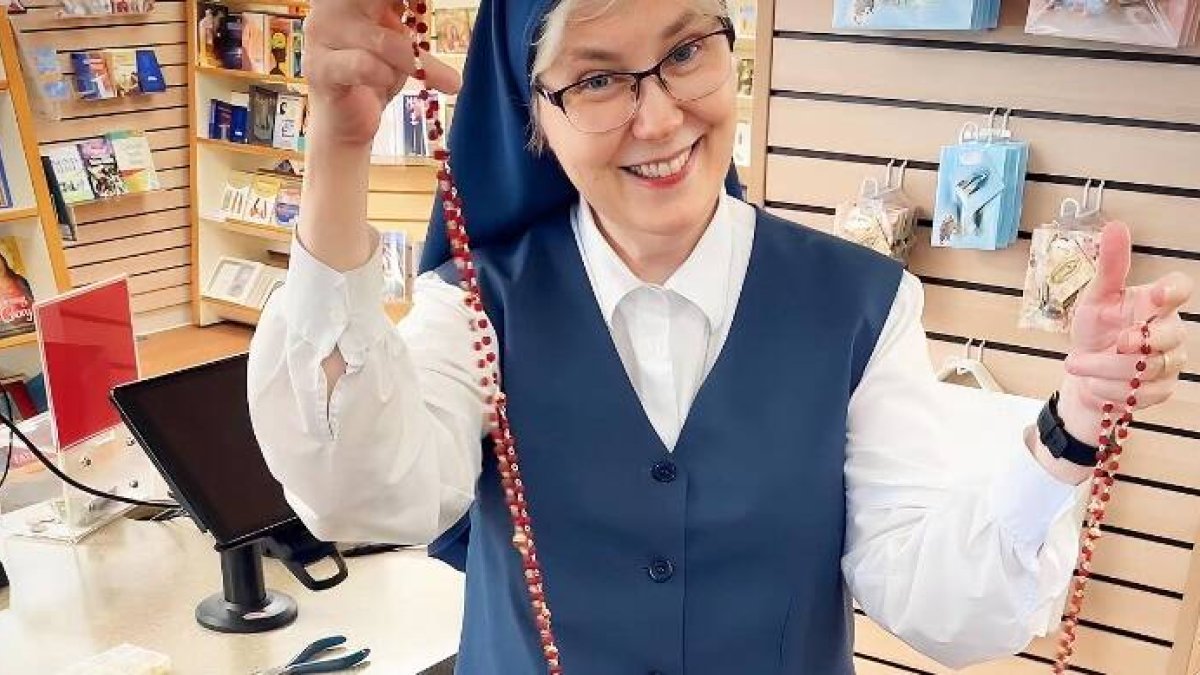 La hermana Julia Mary, religiosa paulina, cuenta su historia de vocación... cuando aún era una adolescente protestante
