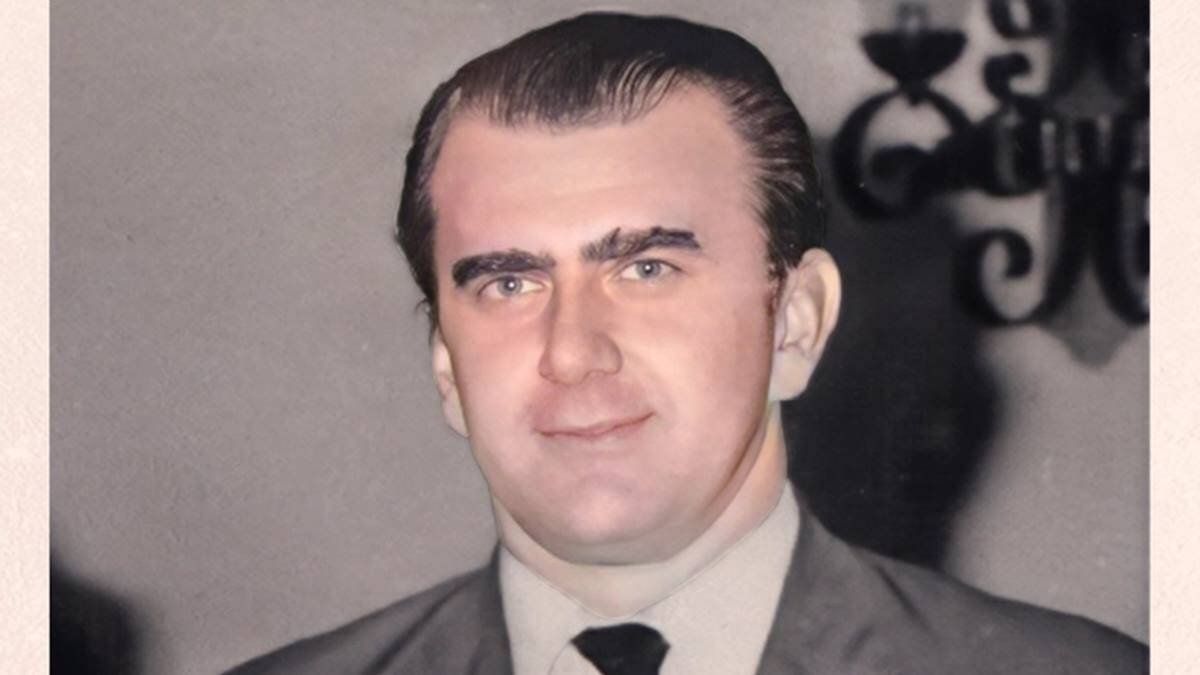 Carlos Sacheri fue asesinado delante de su familia, cuando salían de misa el 22 de diciembre de 1974, por terroristas del Ejército Revolucionario del Pueblo. Tenía 41 años y era uno de los más destacados y activos pensadores católicos del momento.