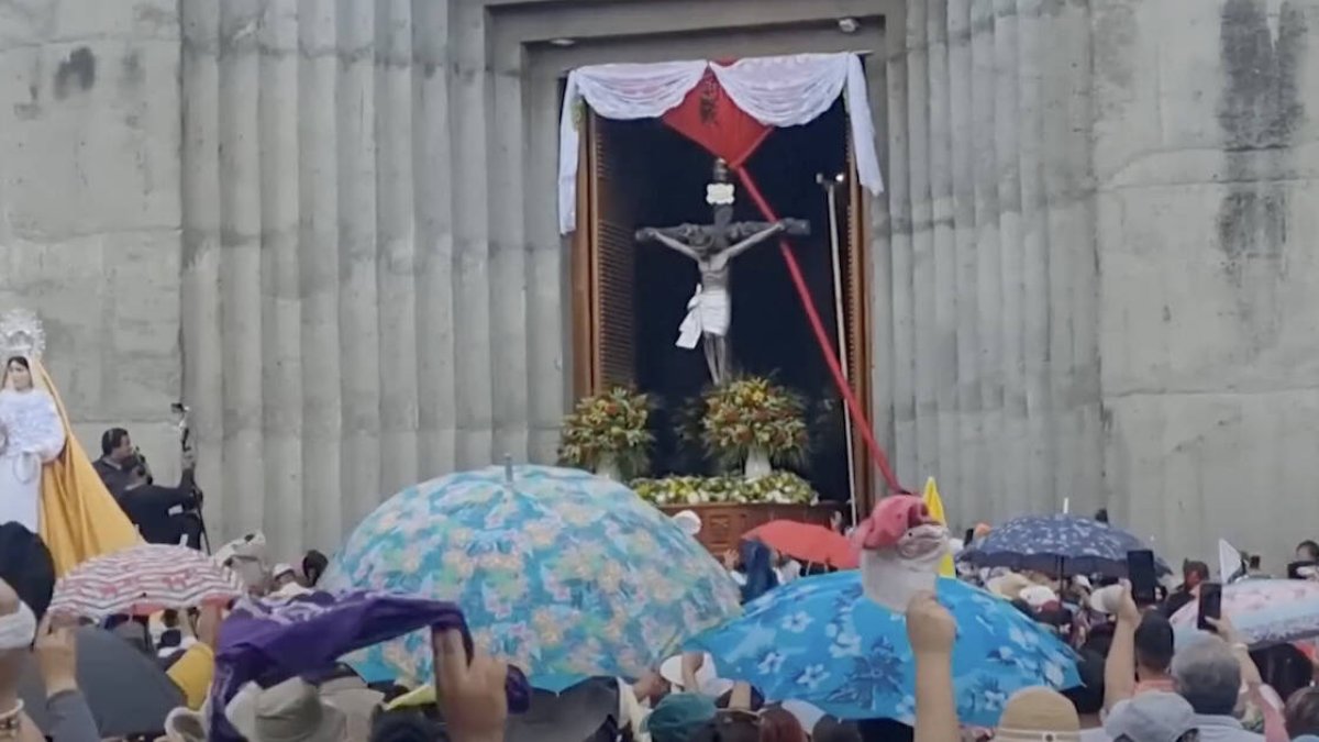 Los ayuntamientos del país, todos controlados por el Gobierno, están convocando a actividades religiosas de Semana Santa sin autorización ni participación de la Iglesia Católica.