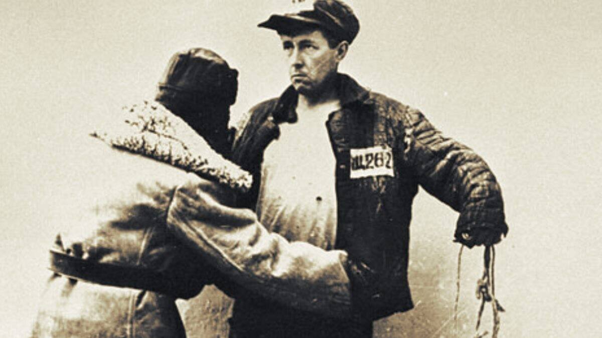 Alexandr Solzhenitsyn, cacheado en 1953 durante su detención en el Gulag.