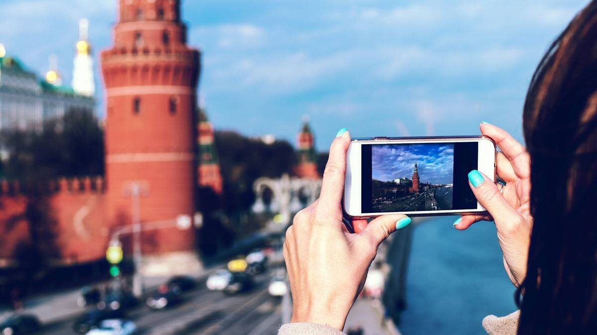 Viajar se ha convertido en el objetivo prioritario de una mayoría de españoles, por delante de formar una familia. Foto: Artem Beliaikin / Unsplash.