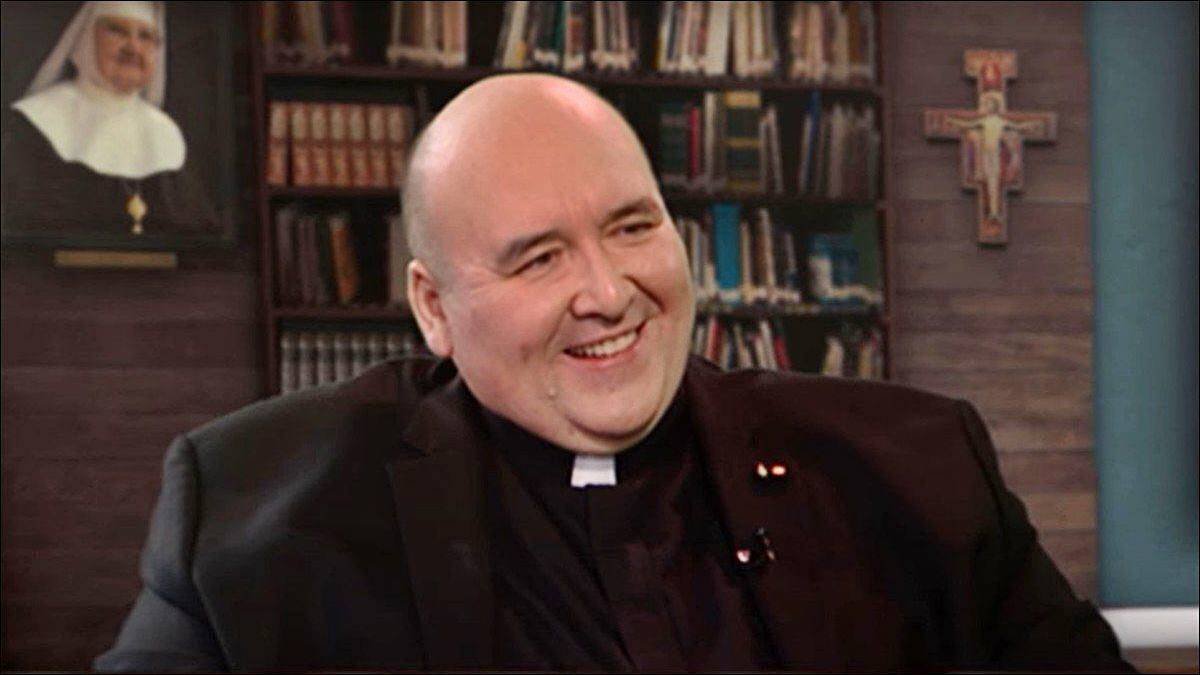 John Horgan, capellán de hospitales hasta su fallecimiento en 2022, fue testigo directo de la intervención de los ángeles custodios junto al lecho de quienes están a punto de morir. Foto: EWTN.