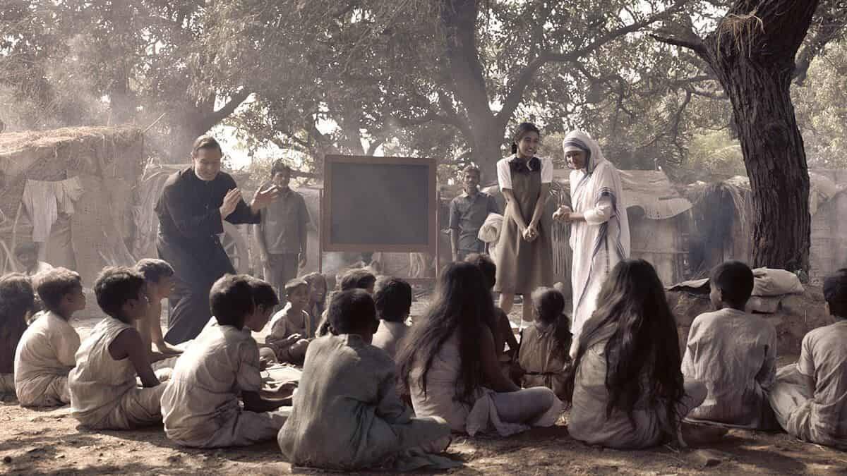 Una escena de 'El milagro de la Madre Teresa' (2022), película británica con guión y dirección de Kamal Musale.
