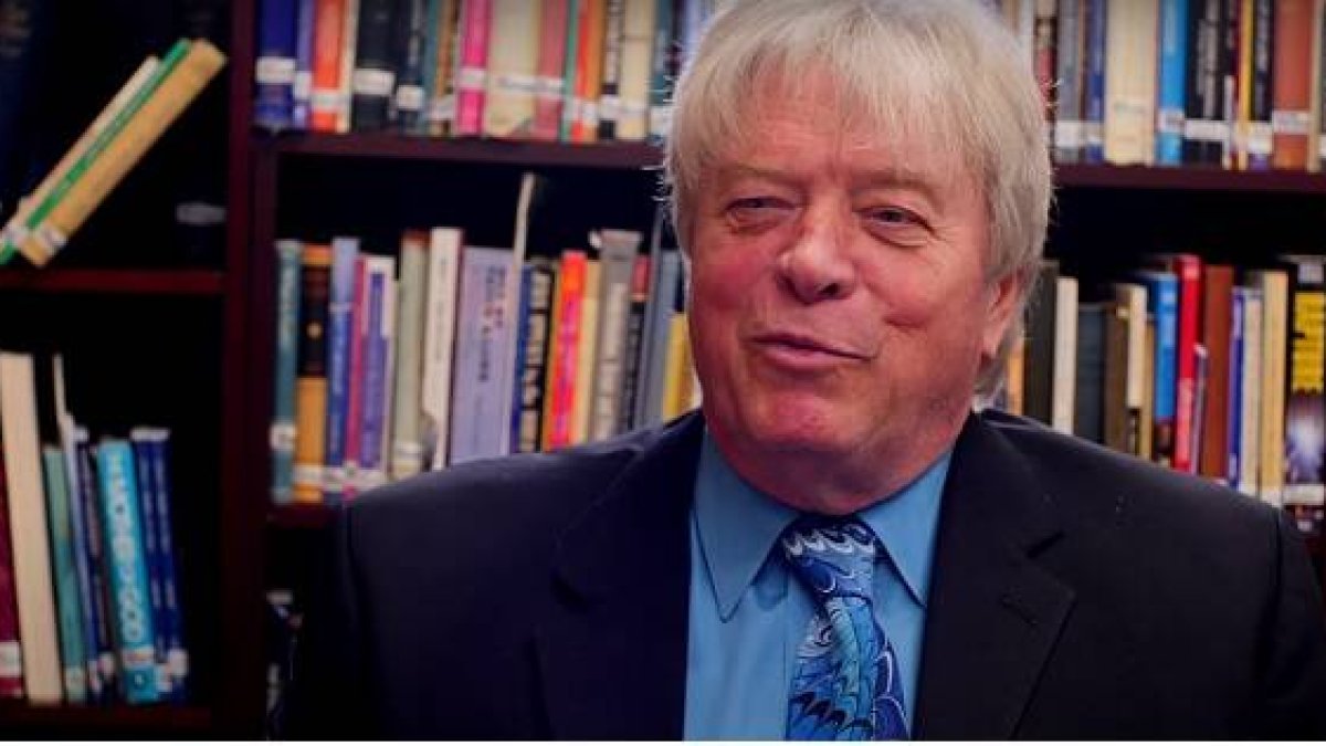 Frank Cronin explica su camino del agnosticismo al cristianismo pentecostal, y de ahí a la fe católica completa.