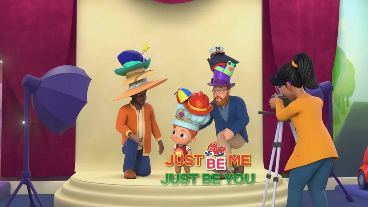 Una escena de 'CoComelon' de Netflix, en la que los dos 'padres' del niño le animan a elegir la ropa que le guste, de chico o de chica.
