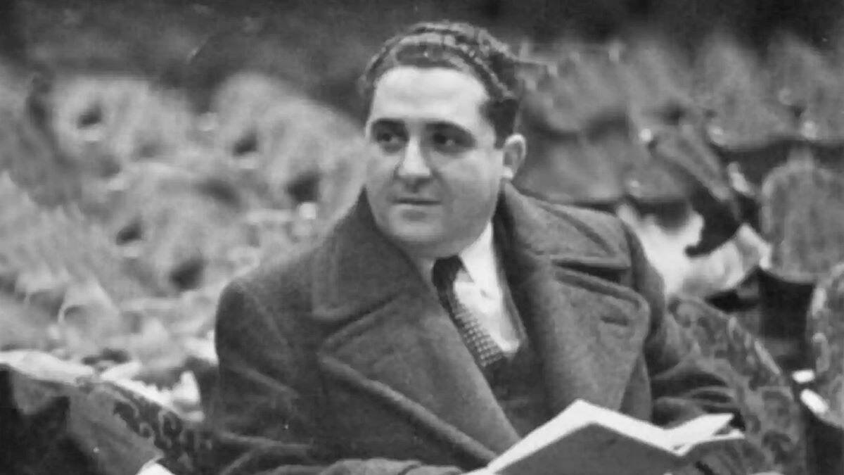 Agustín de Foxá (1906-1959), escritor y diplomático, formó parte del círculo literario que rodeó al fundador de Falange Española, José Antonio Primo de Rivera.