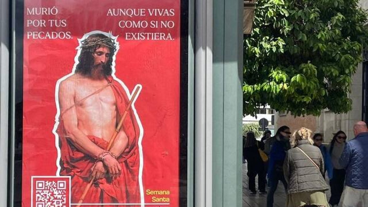 Campaña de la ACdP con Cristo como siervo sufriente, en las calles de Sevilla