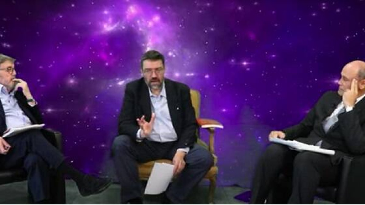 Flotando en el espacio en Creo TV, Pablo Ginés hace preguntas complicadas a Jesús Herrero Juan Carlos González-Hurtado