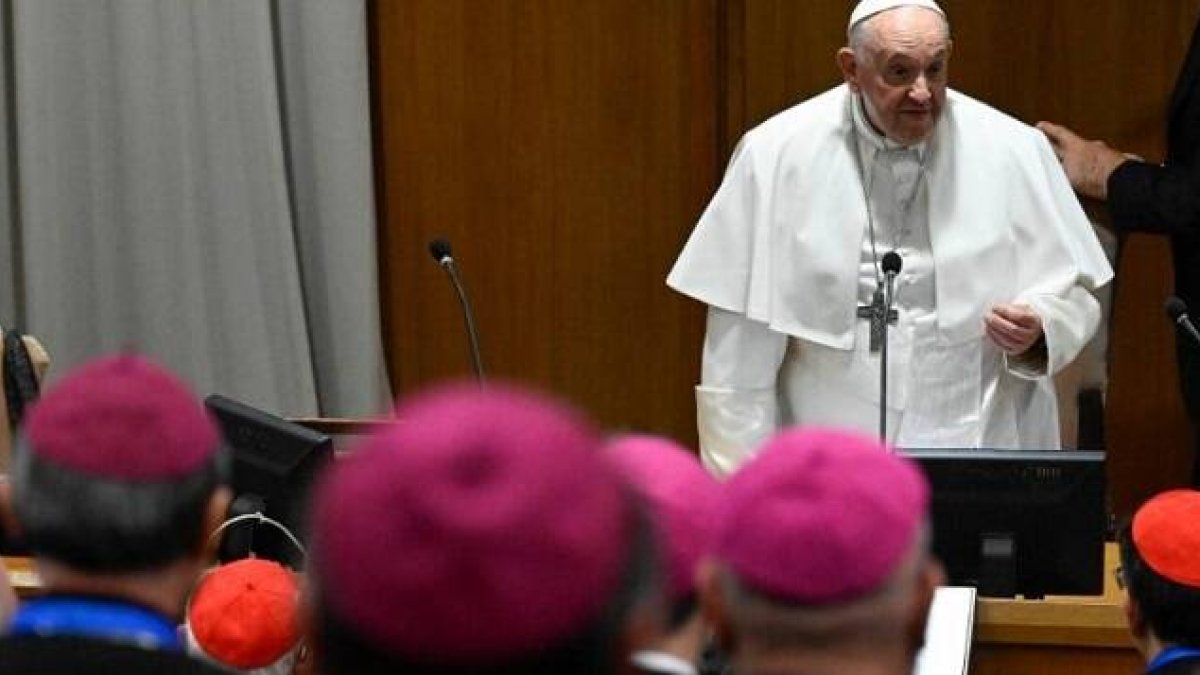 El Papa en su reunión en mayo de 2024 con los obispos italianos