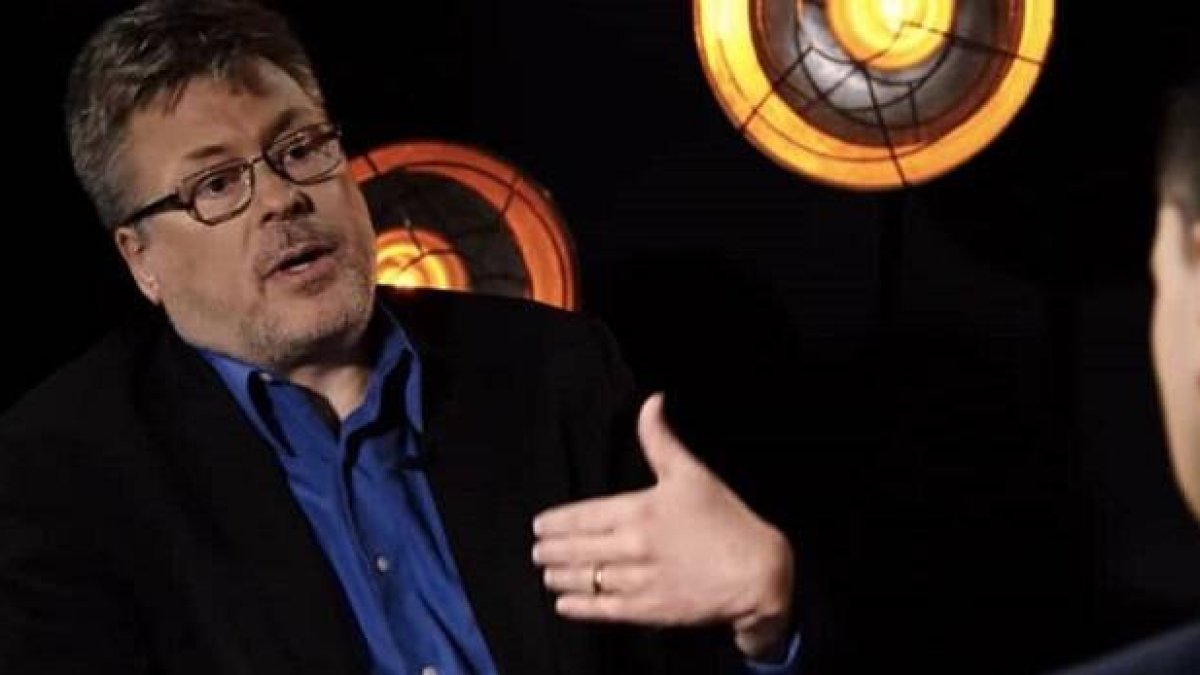 Edward Feser es un filósofo católico, gran comunicador y divulgador, que ha escrito contra la teoría crítica de la raza, una variante woke