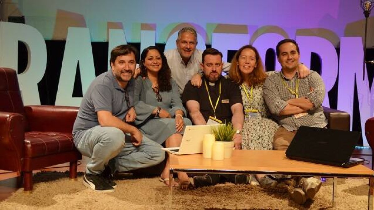 El equipo de Nunc Coepi posa en el Transforma 2023, en 2024 anuncian novedades