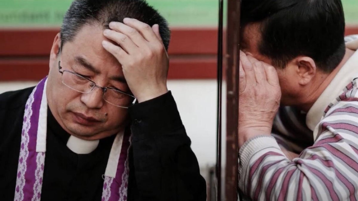 La nueva ley de seguridad nacional, además, penaliza cualquier contacto entre un individuo o grupo y un Estado extranjero. Y, China considera al Vaticano un Estado extranjero.