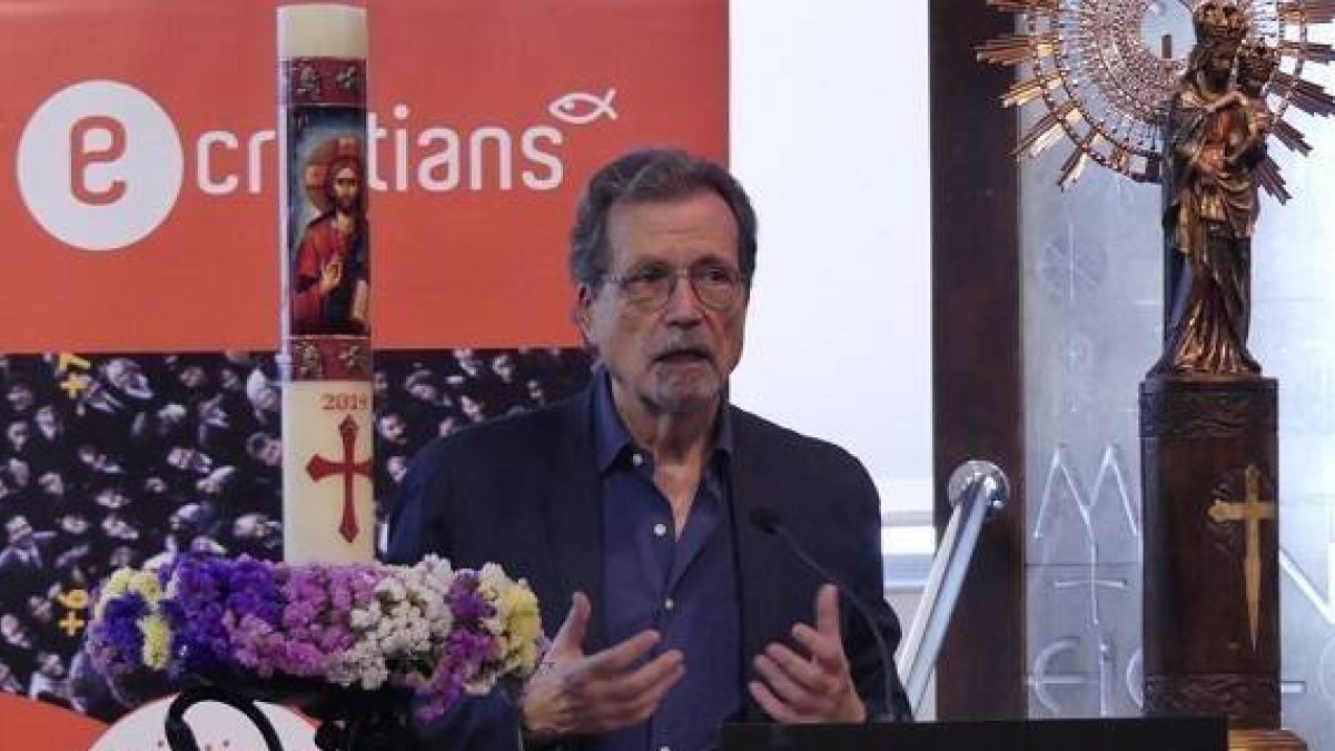 Josep Miró, antiguo consejero del Pontificio Consejo de Laicos, en un encuentro de E-Cristians en la parroquia del Pilar en Barcelona